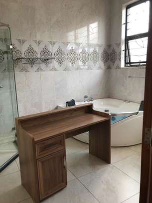 4 Bed Apartment with En Suite in Westlands Area image 20