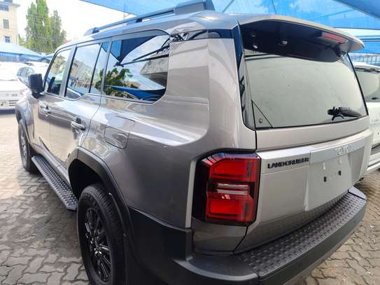 Toyota Land Cruiser Prado Diesel 2024 250series image 2