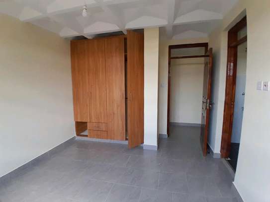 2 bedroom apartment en suite image 7