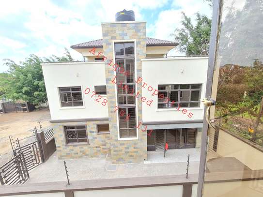 5 Bed Townhouse with Garage in Eastern ByPass image 17