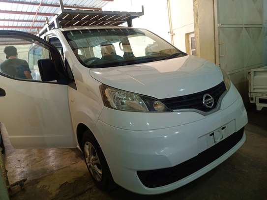 Nissan nv 200 manual petrol with carrier image 2