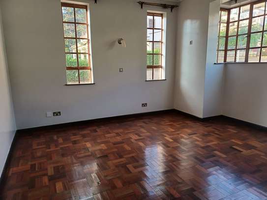 4 Bed Townhouse with En Suite in Rosslyn image 11