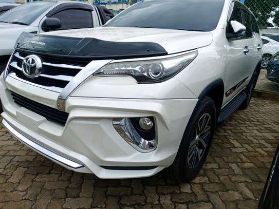 Toyota Fortuner pearl image 14