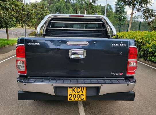 TOYOTA HILUX INVISIBLE IN EXCELLENT CONDITION image 2