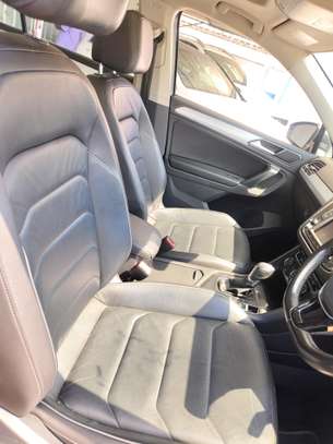 Volkswagen Tiguan Sunroof 2018 Grey image 4