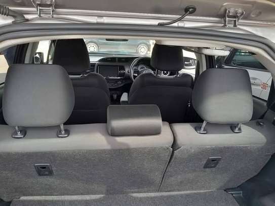 TOYOTA VITZ 2018 HYBRID image 6