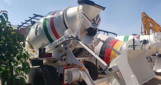 SELF LOADING CONCRETE MIXER TRUCK FOR SALE! image 2
