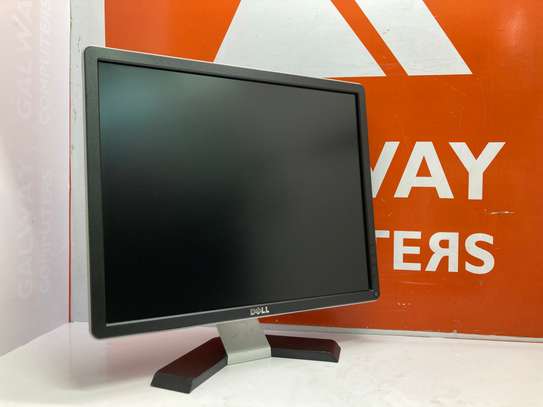 Dell P1914Sc 19-inch Screen HD Display Monitor image 3