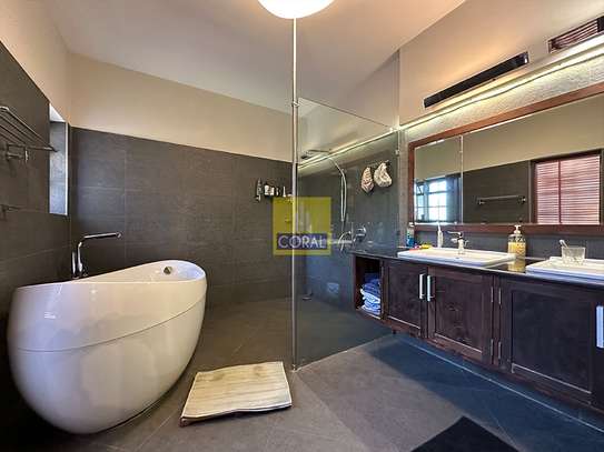 6 Bed Townhouse in Spring Valley image 2