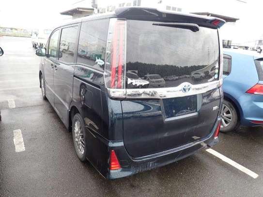 Toyota Noah hybrid 2018 powered doors image 11