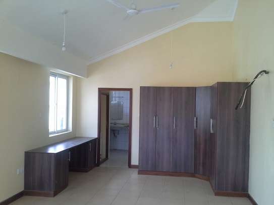 4 Bed Townhouse with En Suite in Nyali Area image 3
