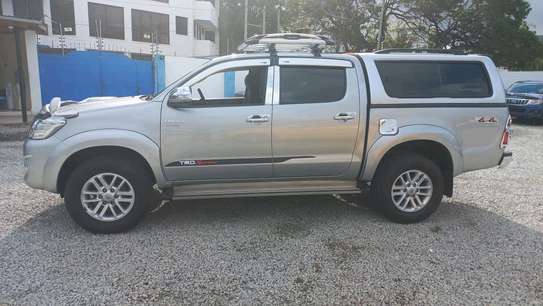 Toyota hilux double cabin image 4