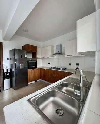 3 Bed Apartment with En Suite at Rose Avenue image 5