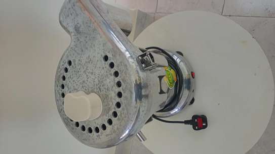 Commercial juicer extractor image 1