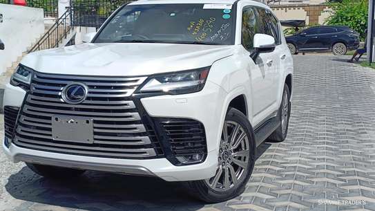 Lexus LX600 VVIP Class 2023 image 3