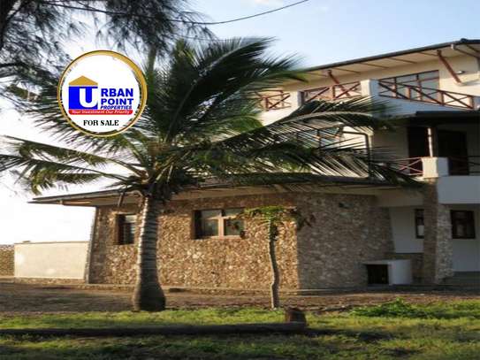 4 Bed House with Swimming Pool in Watamu image 11