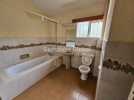 4 Bed House with En Suite in Spring Valley image 1