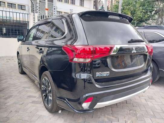 Mitsubishi Outlander Plug in Hybrid image 5
