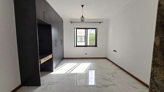 3 Bed Apartment with En Suite in Lavington image 13