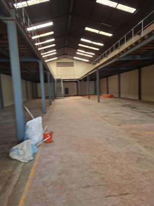 10,000 ft² Warehouse with Parking at Airport Road image 3