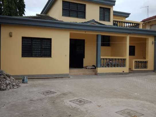 4 Bed Townhouse in Nyali Area image 18
