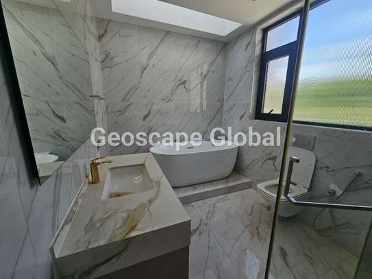 5 Bed Townhouse with En Suite in Lavington image 10