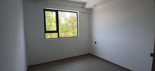 1 Bed Apartment with Gym in Kilimani image 5
