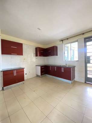 3 Bed Apartment with En Suite in Kilimani image 4