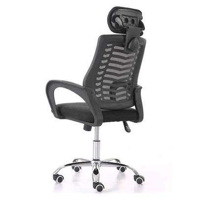 Office staffs chair with a headrest image 1