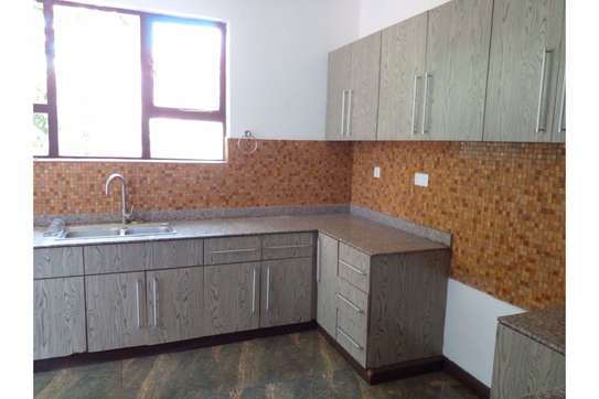 4 bedroom apartment for rent in Kileleshwa image 8