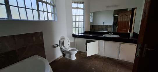 4 Bed Townhouse with Garden in Spring Valley image 2