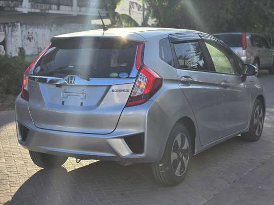 Honda Fit hybrid Silver 2017 2wd image 4