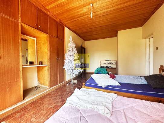 5 Bed House in Ridgeways image 6