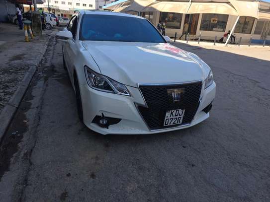 2015 model  Toyota crown athlete image 5