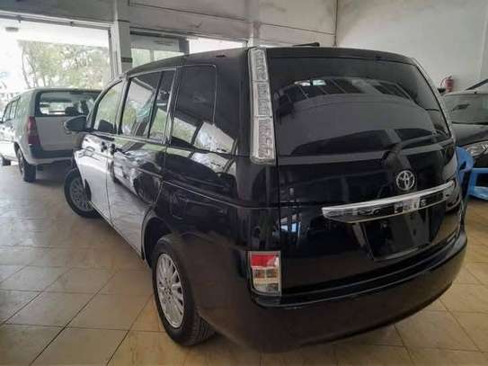 Toyota ISIS 2018 image 4