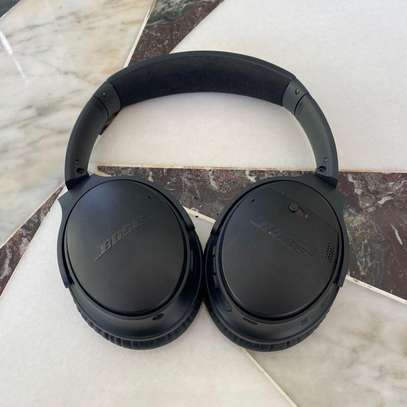 Bose QuietComfort 35 II Noise Cancelling Smart Wireless Headphones image 6