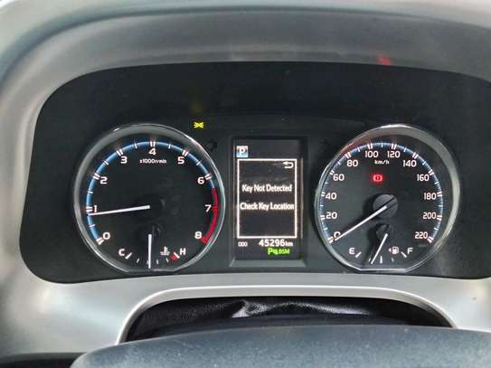 Toyota RAV4 Green 2018 2WD image 6