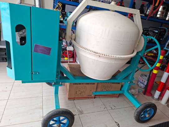 widsor concrete mixer - 400L image 3