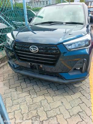 Daihatsu Rocky image 2