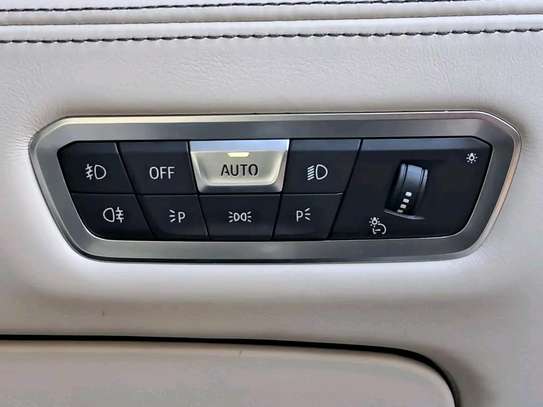 BMW X7  M SPORT 2019model Sunroof image 3