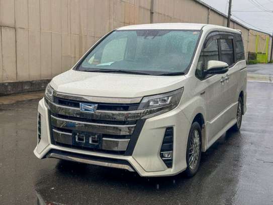 Toyota Noah hybrid white wxB 2019 image 2