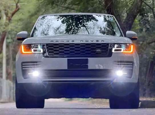 2019 Range Rover Vogue image 3