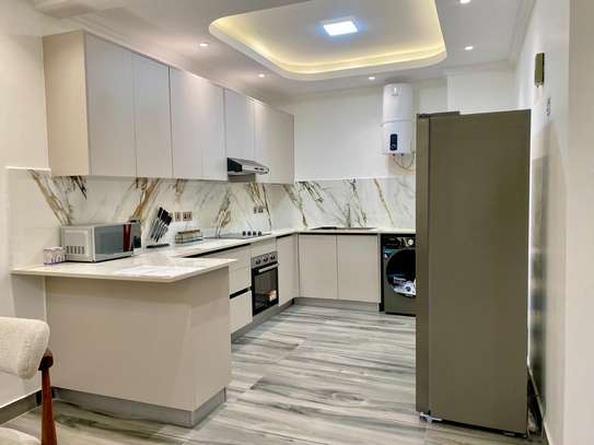 Serviced 1 Bed Apartment with En Suite in Brookside image 3