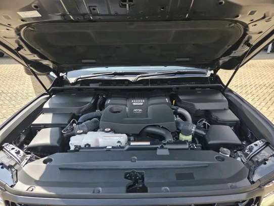 Toyota landcruiser GR image 11