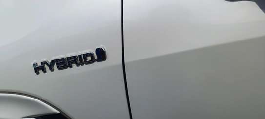 Toyota Rav4 White Hybrid 2018 image 4