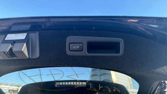 Toyota harrier premium grade for sale in Kenya 🇰🇪 image 8