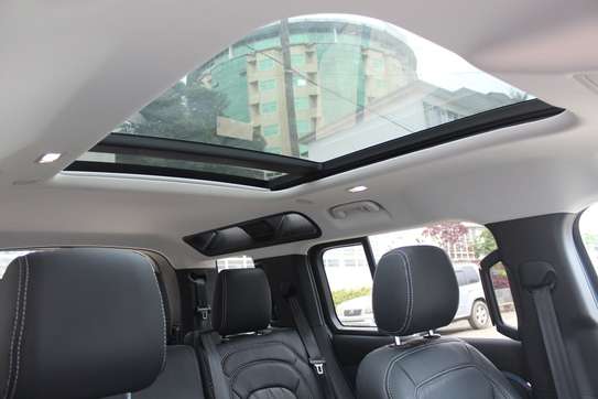 Landrover Defender 110 4WD Sunroof 2020 45,000 Kms image 9