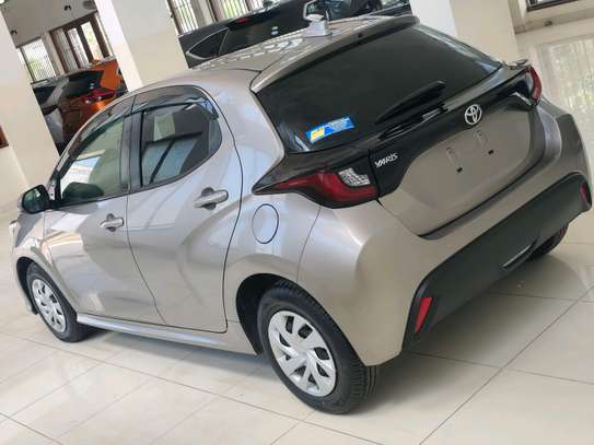 TOYOTA YARIS image 2