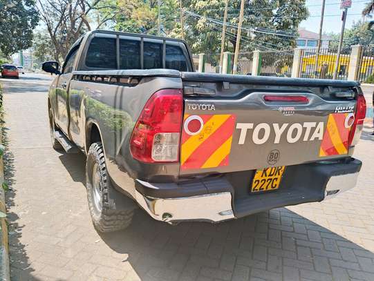 TOYOTA HILUX SINGLE CAB MANUAL LOCALLY ASSEMBLED DIFFOCK image 8