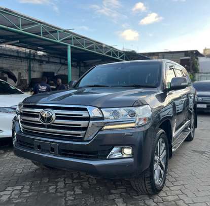 Toyota Landcruiser ZX image 2